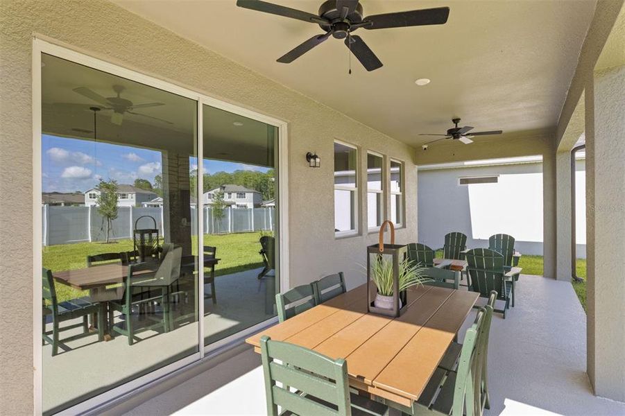 Exterior details and patio area of a home in , Orlando (Image 2).