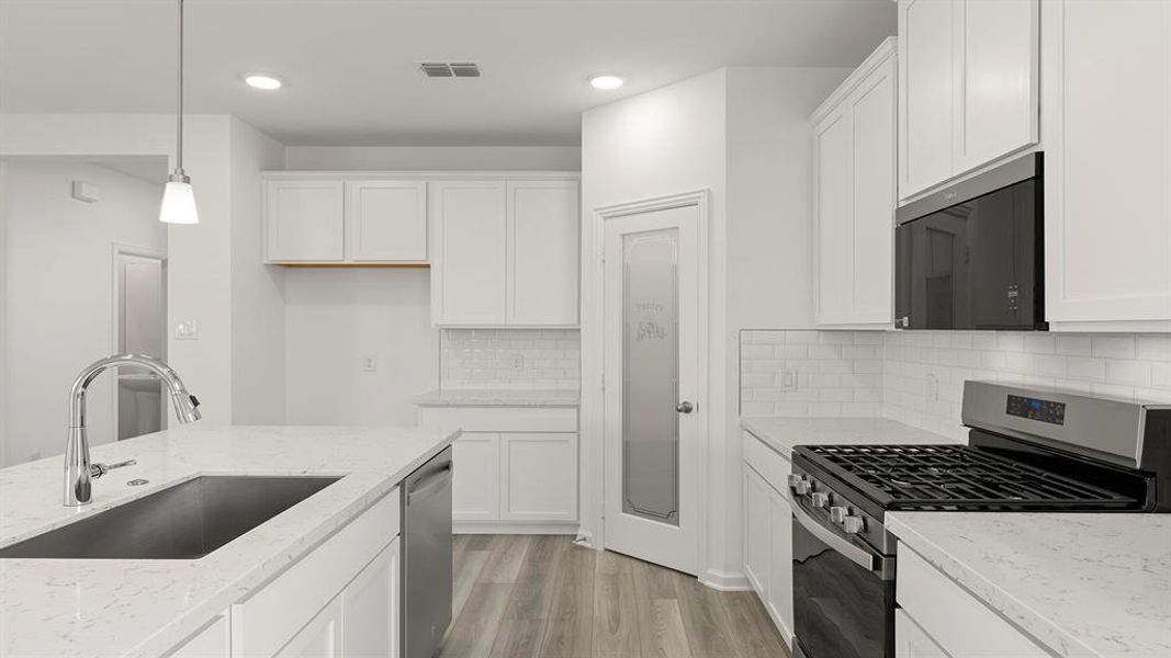 14. 3250 Summerland - Kitchen (3) 14. 3250 Summerland - Kitchen (3)