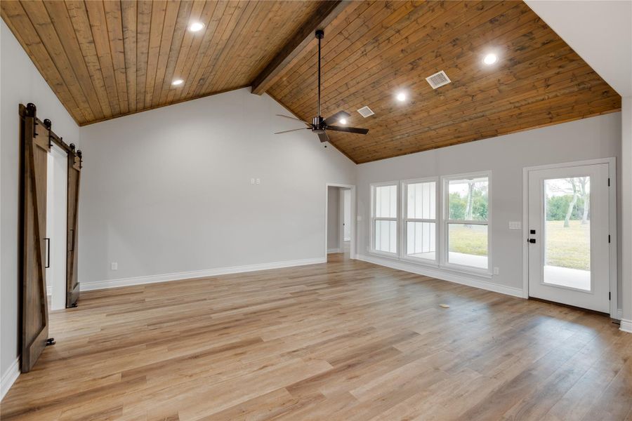 Spacious, unfurnished interior of a new home in , Grapeland (Image 19).