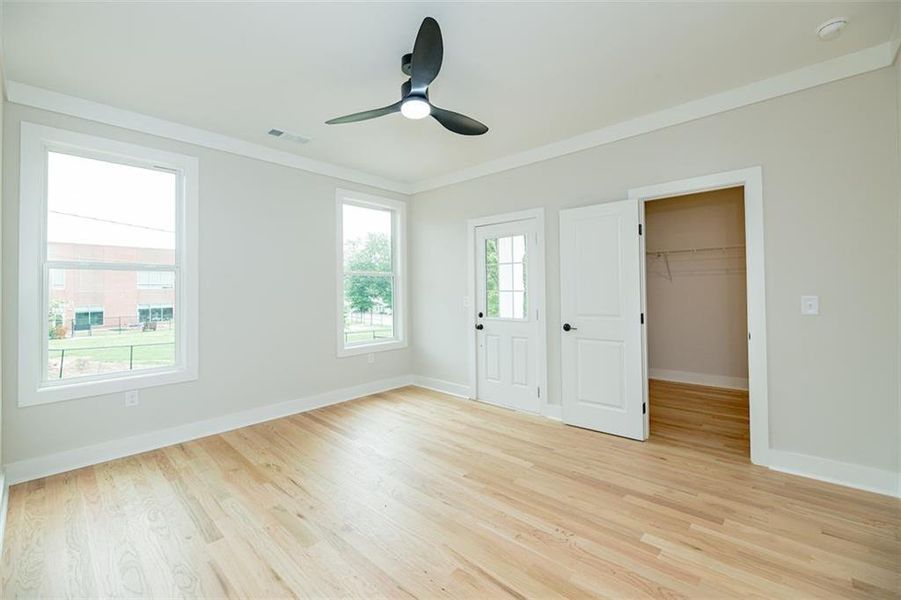 Spacious, unfurnished interior of a new home in , Atlanta (Image 18).