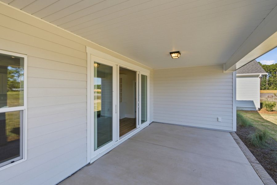 Exterior details and patio area of a home in Sidbury Landing, Wilmington (Image 22).