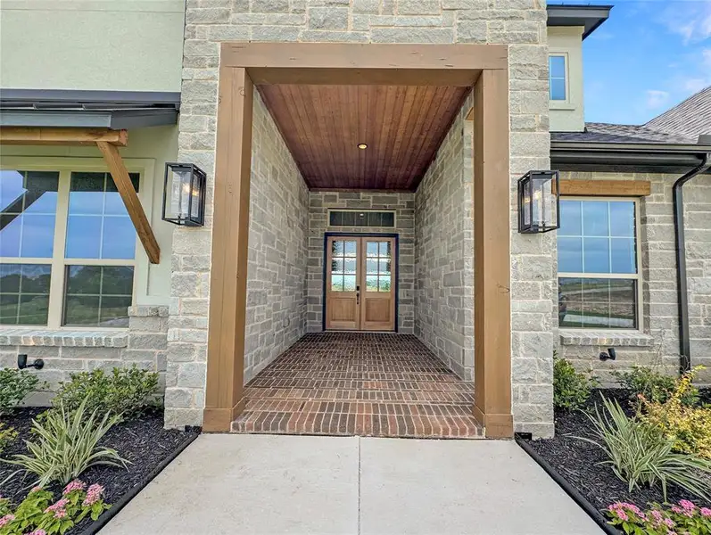 Exterior details and patio area of a home in The Retreat, Cleburne (Image 3).