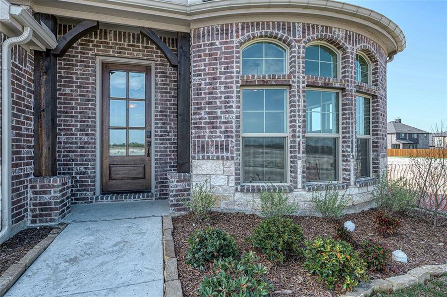 Exterior details and patio area of a home in Meadow Vista, Anna (Image 22).