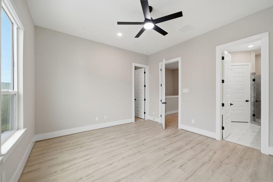 Spacious, unfurnished interior of a new home in , Houston (Image 35).