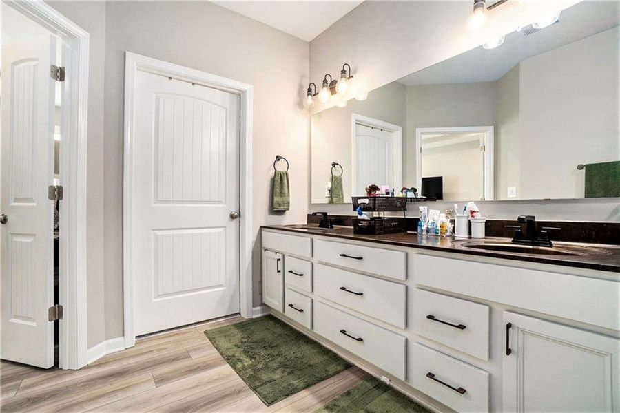 Furnished interior view inside a new home in , Dallas (Image 10).