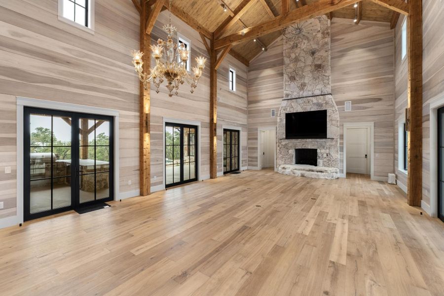 Spacious, unfurnished interior of a new home in , Dripping Springs (Image 27).