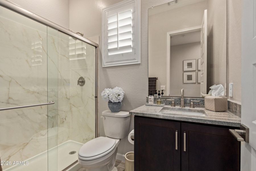 Full bathroom serving the front bedroom