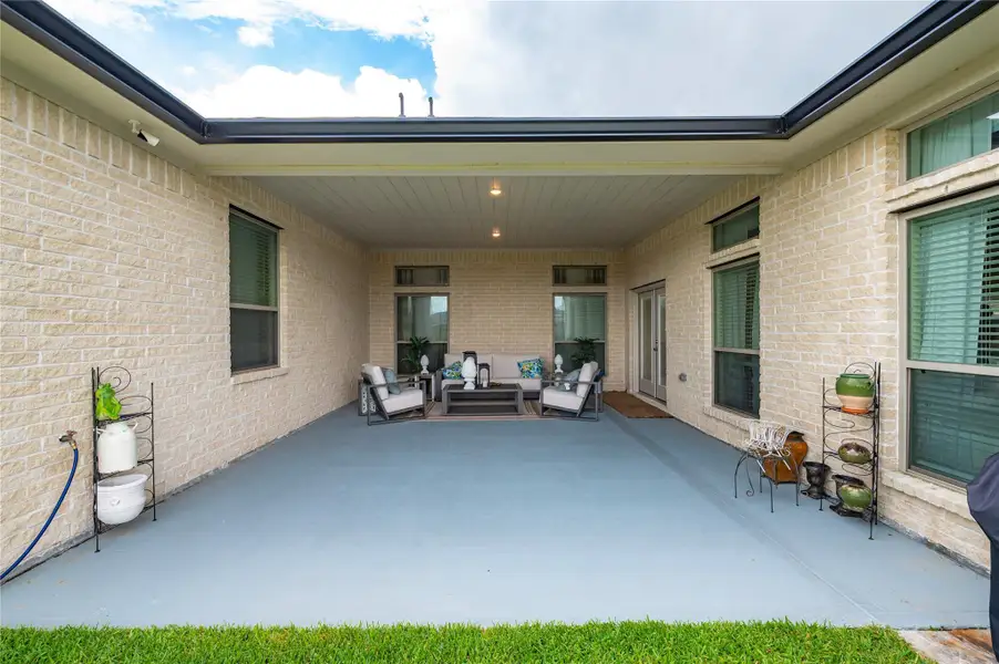 Covered patio with painted floors Covered patio with painted floors