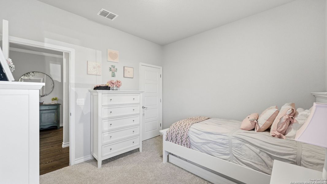 Furnished interior view inside a new home in Legend Pond, New Braunfels (Image 25). Furnished interior view inside a new home in Legend Pond, New Braunfels (Image 25).