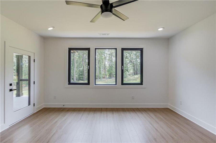 Spacious, unfurnished interior of a new home in , Auburn (Image 34).