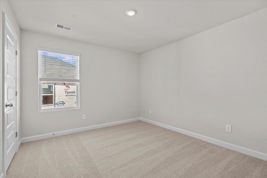 Spacious, unfurnished interior of a new home in Creek Ridge - Heritage Collection, Spartanburg (Image 20).