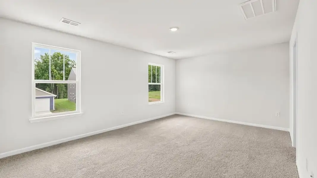 Spacious, unfurnished interior of a new home in Trailside Run, Spartanburg (Image 36).