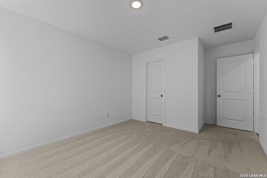 Spacious, unfurnished interior of a new home in Friendship Oaks, Fredericksburg (Image 19).
