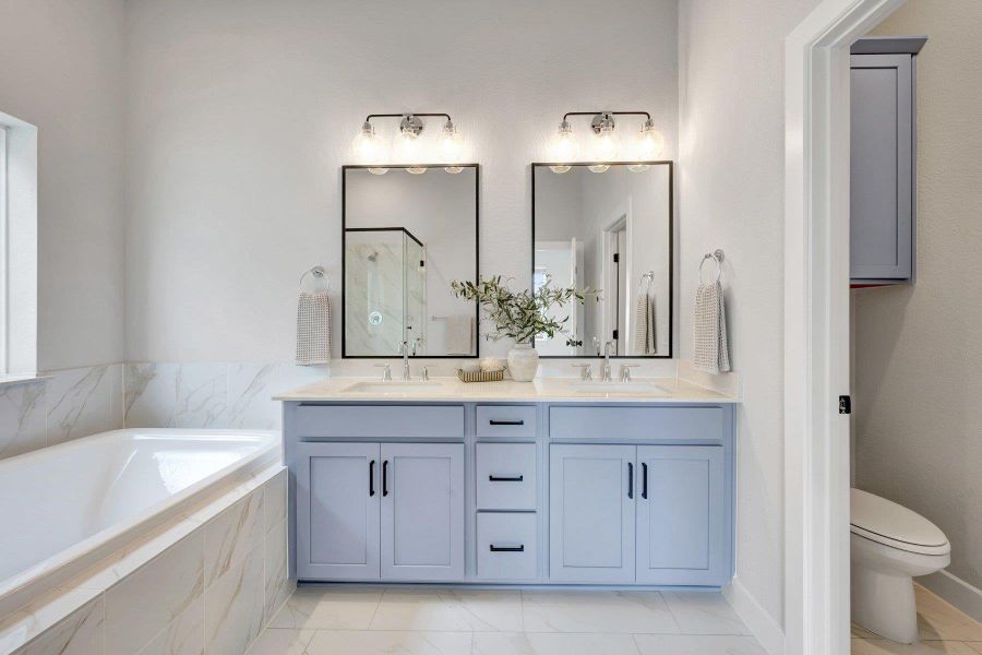 Owner's Bathroom (Staged) Owner's Bathroom (Staged)