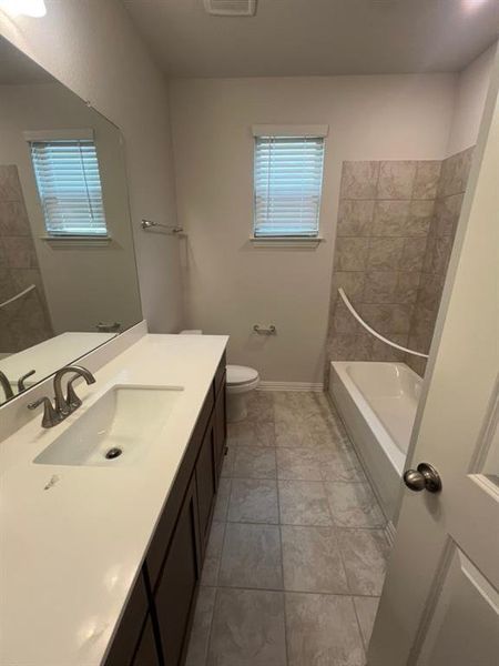 Furnished interior view inside a new home in Oak Valley, Oak Ridge (Image 9).