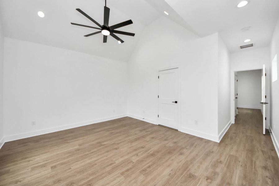 Spacious, unfurnished interior of a new home in , Houston (Image 12).