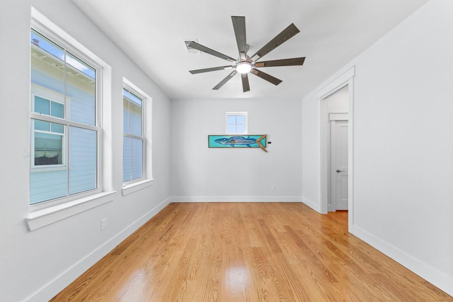 Spacious, unfurnished interior of a new home in , Galveston (Image 21).