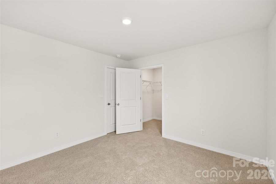 Spacious, unfurnished interior of a new home in Reedy Creek Preserve, Charlotte (Image 24).