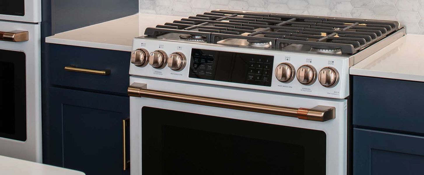 Representative interior finishes for a home built from the Wyatt by Ashton Woods in Cannon Ranch, Dripping Springs (Image 3).