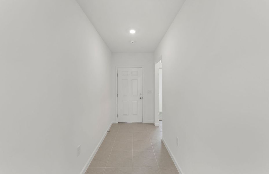 Spacious, unfurnished interior of a new home in Caloosa Cove, Labelle (Image 17).