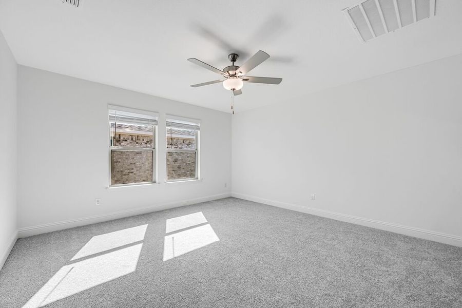 Spacious, unfurnished interior of a new home in Madero 50s, Fort Worth (Image 15).
