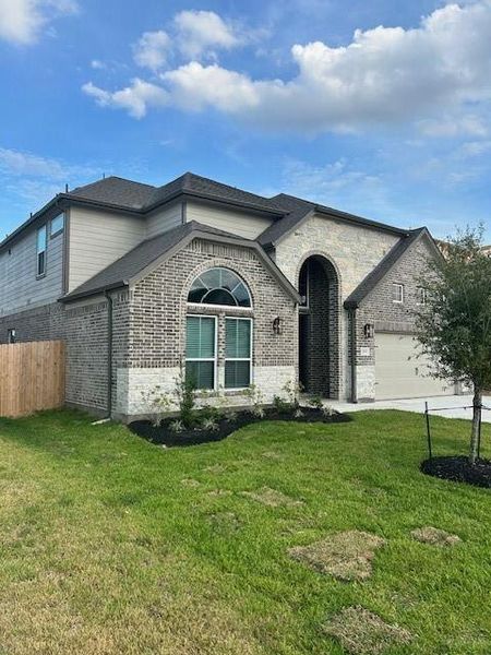 Exterior details and patio area of a home in Morton Creek Ranch, Katy (Image 2).
