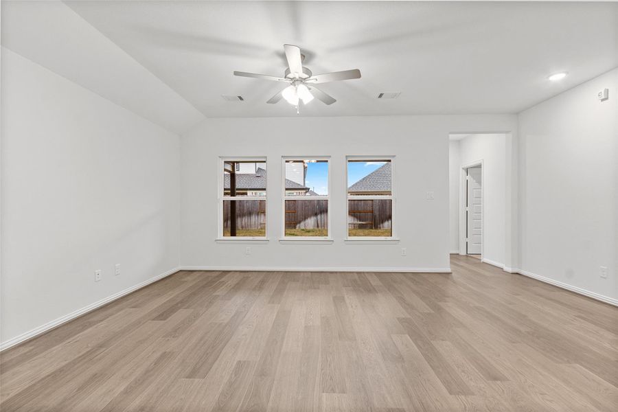 Spacious, unfurnished interior of a new home in River Ranch, Dayton (Image 24).