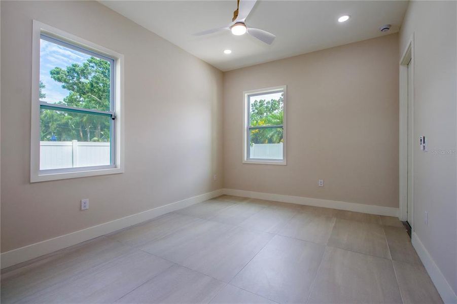 Spacious, unfurnished interior of a new home in , Tampa (Image 80).