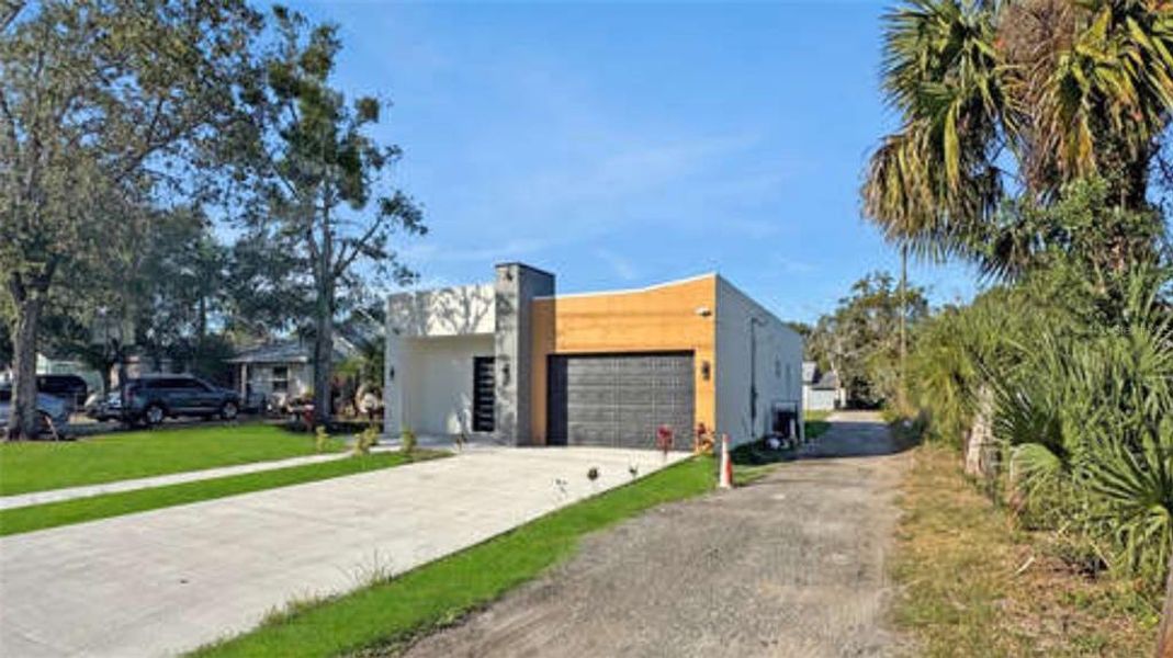 Front exterior of a new home in , Apopka, FL, highlighting curb appeal (Image 25).