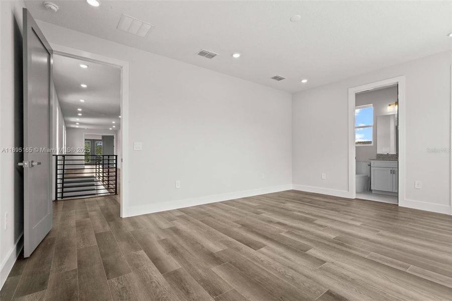 Spacious, unfurnished interior of a new home in Reunion Resort, Reunion (Image 24).