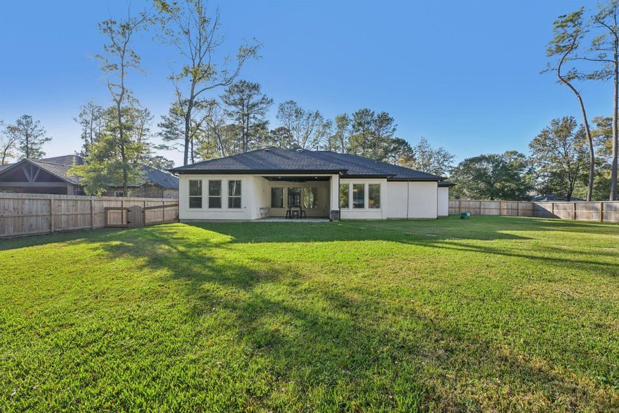 Exterior details and patio area of a home in , Magnolia (Image 2).