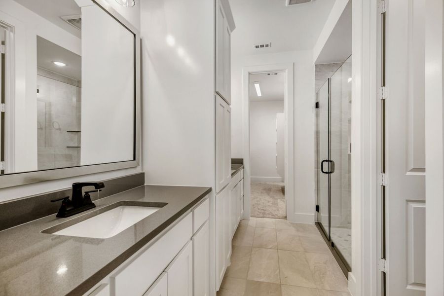 609 Damsel June - Primary Bathroom 609 Damsel June - Primary Bathroom