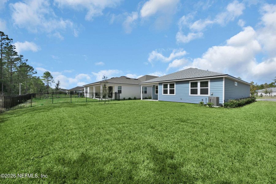 Exterior details and patio area of a home in Hyland Trail, Green Cove Springs (Image 4).