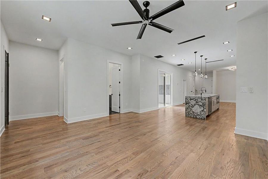 Spacious, unfurnished interior of a new home in , Atlanta (Image 25).