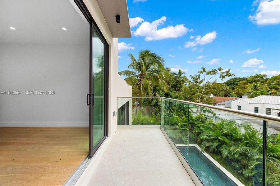 Exterior details and patio area of a home in , Miami (Image 37).