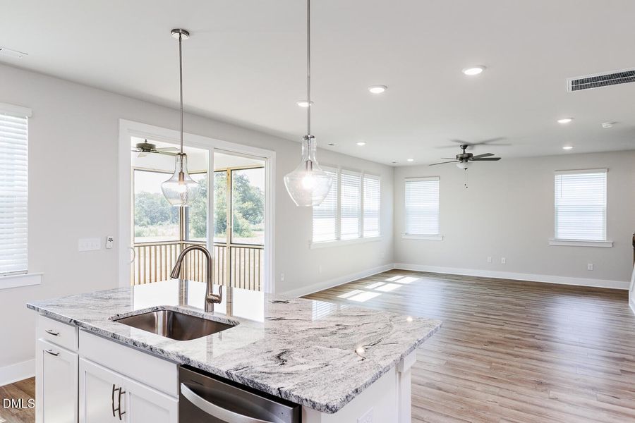 RDU_BeverlyPlace_Lot135_Redwood_QMI (13)