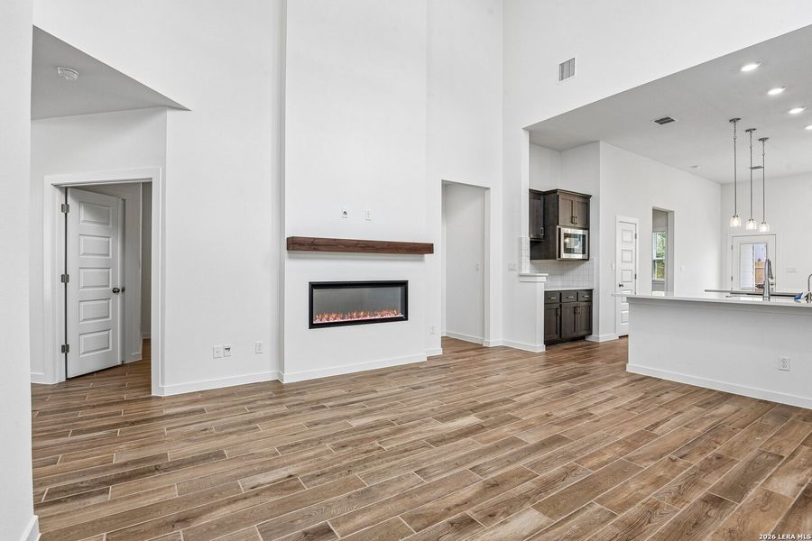Spacious, unfurnished interior of a new home in Legacy at Lake Dunlap, New Braunfels (Image 20).