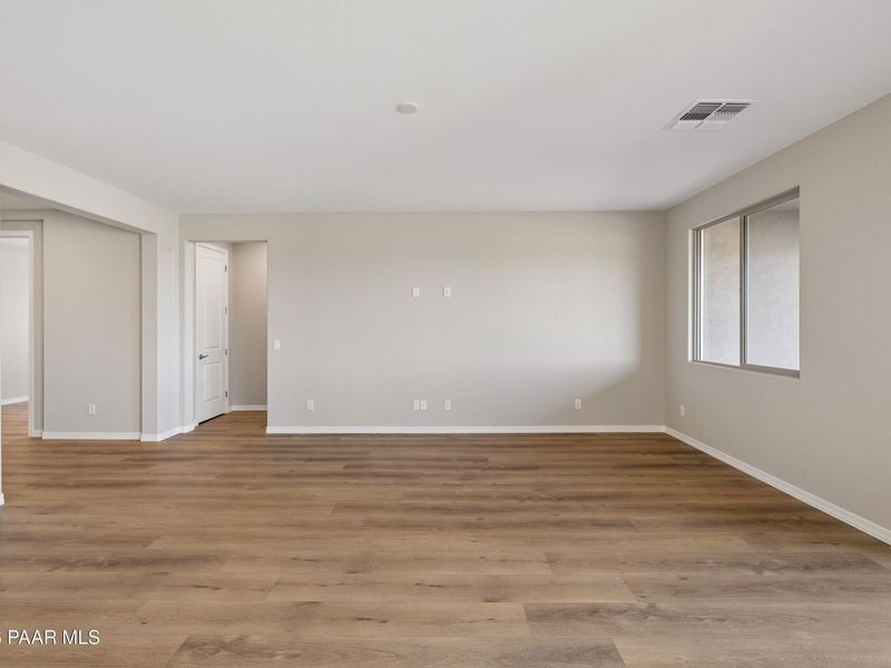 Spacious, unfurnished interior of a new home in North Ridge at Pronghorn Ranch, Prescott Valley (Image 16).