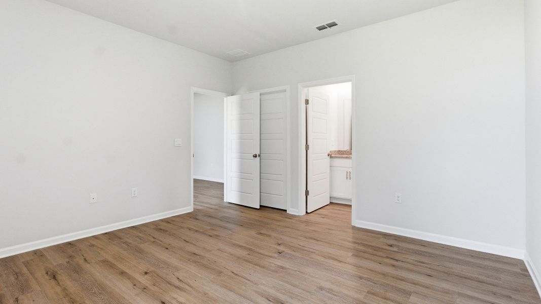 Spacious, unfurnished interior of a new home in Greystone, Crawfordville (Image 35).