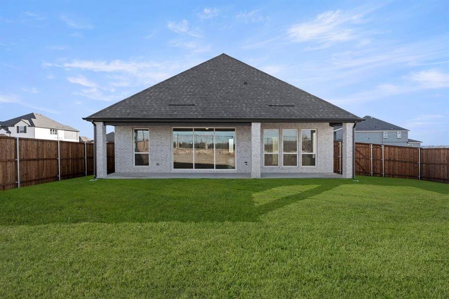 Exterior details and patio area of a home in Edgewood Creek, Celina (Image 23).