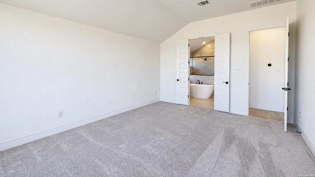 Spacious, unfurnished interior of a new home in Legacy at Lake Dunlap, New Braunfels (Image 17).