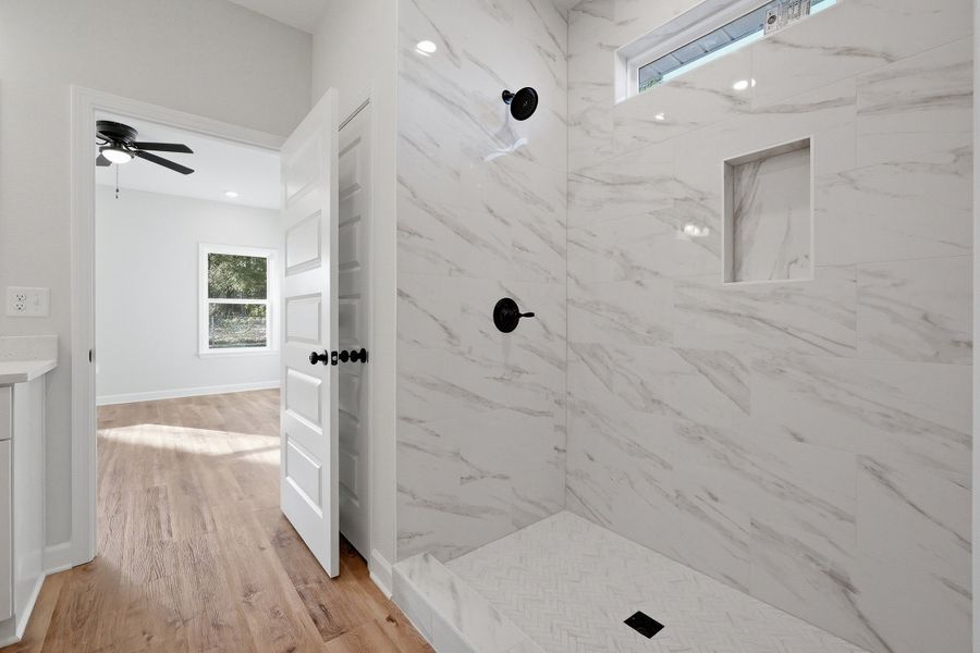 Spacious, unfurnished interior of a new home in Barton's Bend, Crestview (Image 45). Spacious, unfurnished interior of a new home in Barton's Bend, Crestview (Image 45).