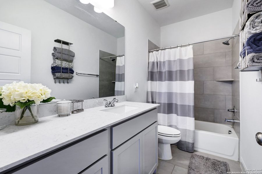 Furnished interior view inside a new home in Cibolo Canyons 50', San Antonio (Image 22). Furnished interior view inside a new home in Cibolo Canyons 50', San Antonio (Image 22).