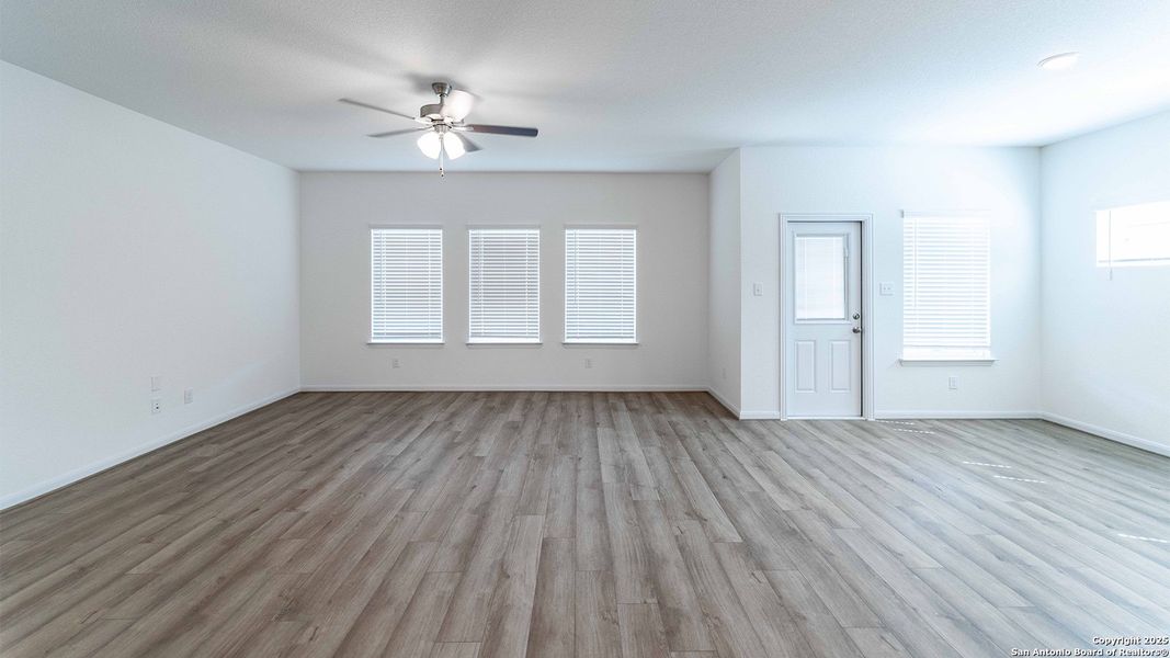 Spacious, unfurnished interior of a new home in Mesa Vista, Von Ormy (Image 12).