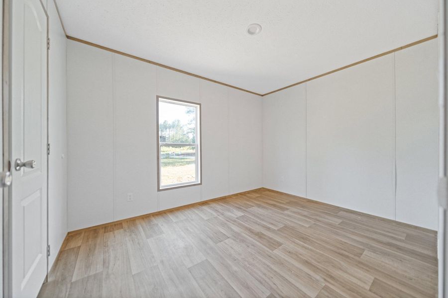 Spacious, unfurnished interior of a new home in , St. Matthews (Image 19).