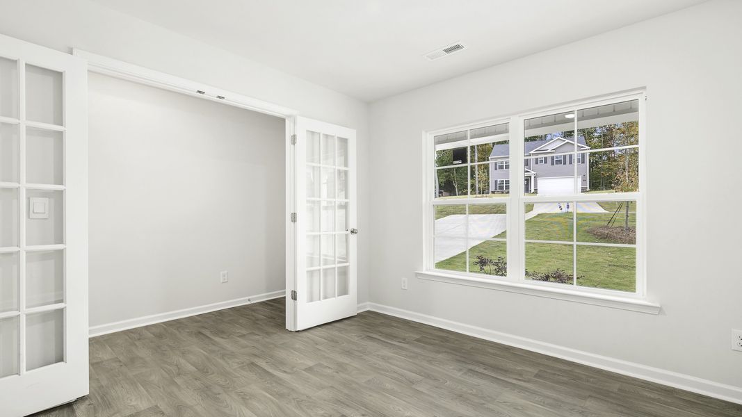 Spacious, unfurnished interior of a new home in Havencrest, Greensboro (Image 9).