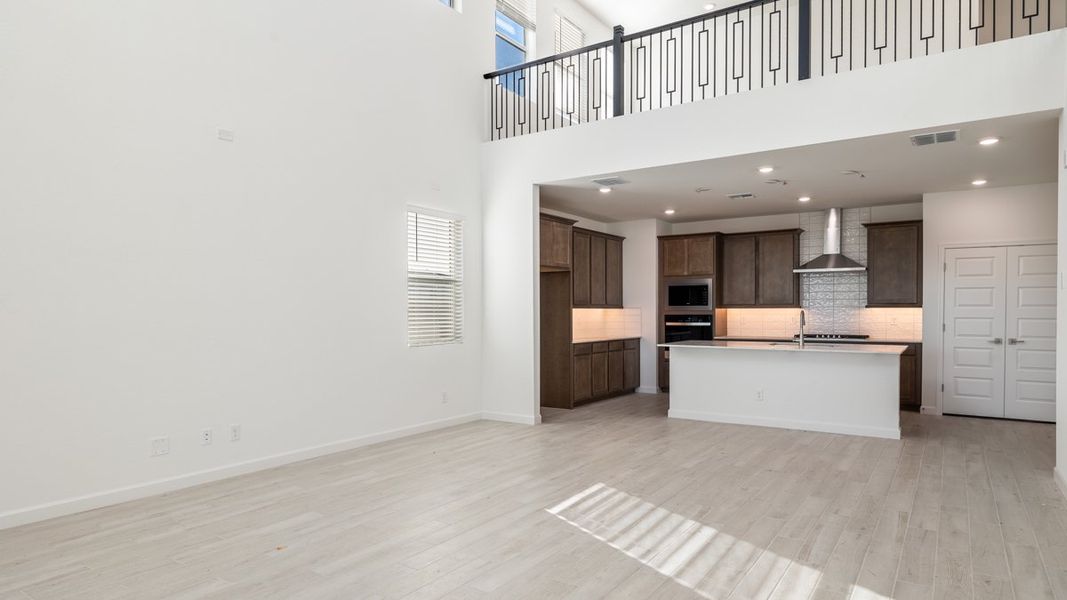 Spacious, unfurnished interior of a new home in Aloravita, Peoria (Image 15).
