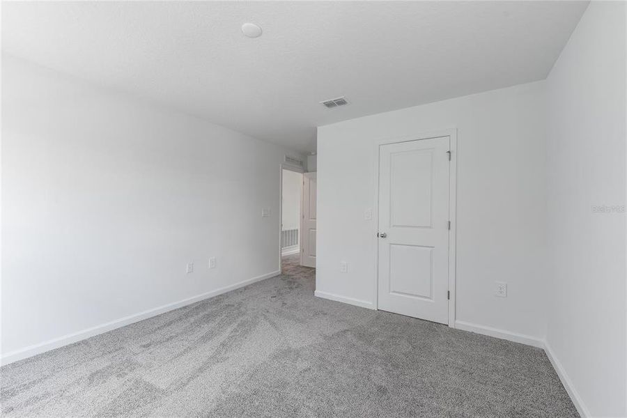 Spacious, unfurnished interior of a new home in , Davenport (Image 15).
