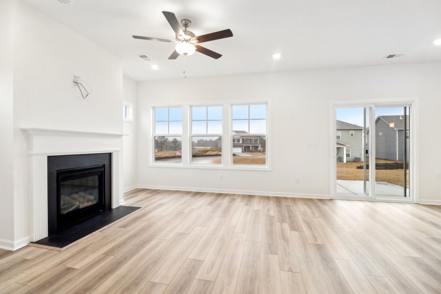 Spacious, unfurnished interior of a new home in Portrait Hills, Aiken (Image 16).
