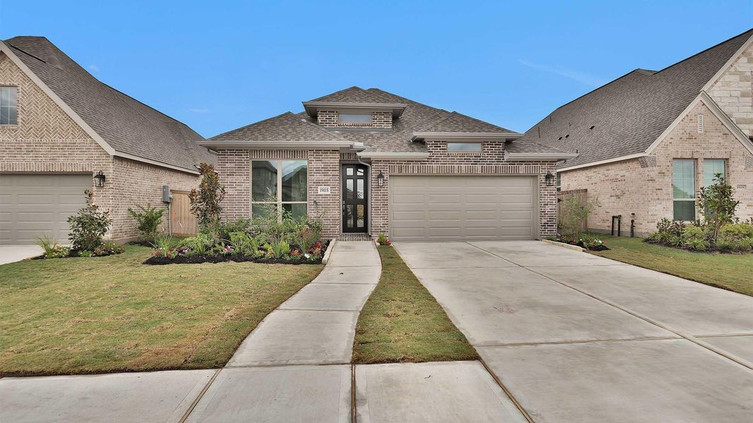 Exterior details and patio area of a home in Valencia 45', Manvel (Image 2). Exterior details and patio area of a home in Valencia 45', Manvel (Image 2).